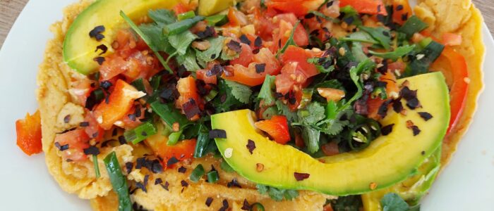 plant based omelette with avocado tomato bell pepper cilantro (11)