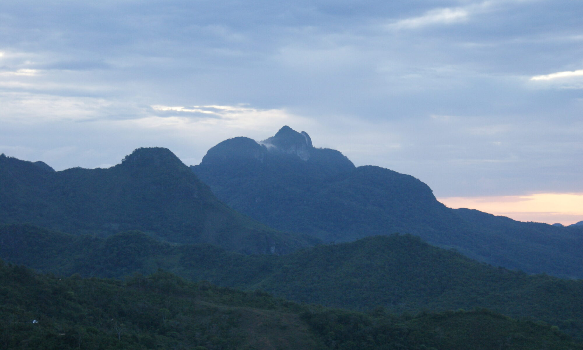 Vida Lotus View of Mount Trinity Hills